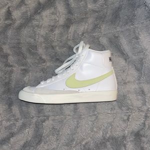 W BLAZER MID ‘77